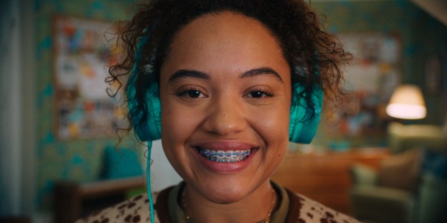 Review: ‘Susie Searches’Kiersey Clemons Is The Nancy Drew Of True Crime In An Uneven Whodunnit Comedy
